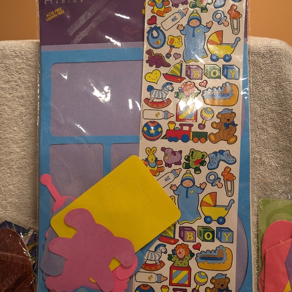 Lot of 12 Craft Scissors/ Scrapbook page Kit/decoration shapes, Never Used - Picture 7 of 8